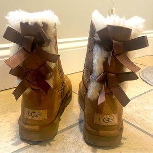 Authentic Uggs Chestnut with Bows